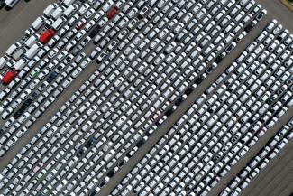 Der Bau von Elektroautos hat sich einer Studie zufolge für viele Autokonzerne weltweit zur "milliardenschweren Belastung" entwickelt. Der Gesamtgewinn von 19 führenden Autokonzernen weltweit schrumpfte 2025 demnach um 59 Prozent. 