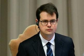 Christopher Olah, cofondateur de la société américaine d'intelligence artificielle (IA) Anthropic, assiste à la présentation de la première encyclique du pape Léon XIV, "Magnifica Humanitas", consacrée à l'essor de l'intelligence artificielle, le 25 mai 2026 au Vatican