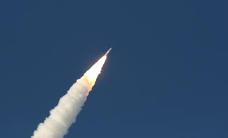 La fusée Artémis II de la NASA et son vaisseau Orion décollent du Centre spatial Kennedy à Cap Canaveral, en Floride, le 1er avril 2026