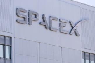 Un bâtiment de l'entreprise SpaceX à Hawthorne, en Californie, le 26 mars 2026