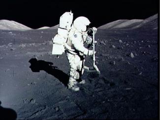 L'astronaute Harrison Schmidt le 10 décembre 1972 sur la Lune, lors de la dernière mission lunaire