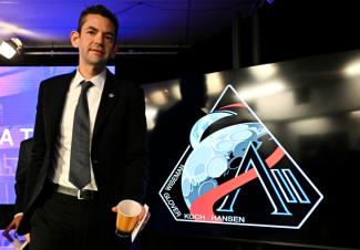 igentlich wollen die USA mit ihrem Mondprogramm Artemis bis zum Jahr 2028 erstmals seit mehr als 50 Jahren Menschen auf den Mond bringen - doch nun hat die Raumfahrtbehörde Nasa nach einer Serie von Verzögerungen eine Kurskorrektur vorgenommen.