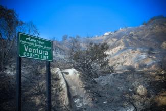 Die verheerenden Waldbrände in Kalifornien werden nach Experten-Einschätzung durch den Klimawandel verstärkt. Das Zusammenspiel der Klimaerwärmung mit natürlichen Faktoren sorgten dafür, dass die Brände die wohl schlimmsten in Kaliforniens Geschichte seien. #