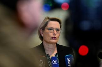 Nach dem Prozess um Social-Media-Sucht bei Heranwachsenden in den USA dringt Bundesjustizministerin Stefanie Hubig (SPD) auf Konsequenzen auch in Deutschland.