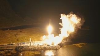Das bayerische Start-up Isar Aerospace hat mit dem erfolgreichen Testflug seiner Trägerrakte Spectrum Weltraumfahrtgeschichte geschrieben: Zum ersten Mal erreichte eine privat entwickelte Rakete vom europäischen Kontinent aus den Orbit.
