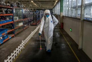 Die in der chinesischen Millionenmetropole Wuhan verhängte Ausgangssperre hat die Ausbreitung des Coronavirus dort deutlich eingedämmt und den Gesundheitseinrichtungen dringend benötigte Zeit verschafft.