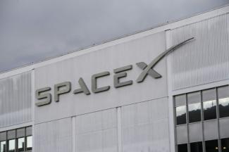 L'entreprise SpaceX relègue au second plan son objectif d'envoyer des humains vers Mars afin de donner la priorité à l'établissement d'une base lunaire
