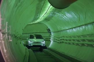 Der High-Tech-Unternehmer Elon Musk hofft, dass sein Vorzeigeprodukt eines Tunnels im Zentrum von Las Vegas im kommenden Jahr fertiggestellt wird. Die 1,3 Kilometer lange Doppelröhre, werde "hoffentlich 2020 voll einsatzfähig" sein, twitterte der 48-Jährige.