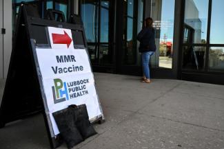 Un centre de santé où le vaccin contre la rougeole, les oreillons et la rubéole est administré à Lubbock, le 27 février 2025 au Texas