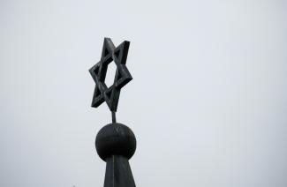 Ein Projekt der Technischen Universität Darmstadt lässt zerstörte Synagogen digital wieder auferstehen. Mehr als 40 jüdische Gotteshäuser werden ab dem 9. November, dem Jahrestag der Novemberpogrome 1938, auf einer neuen Webseite abrufbar sein.