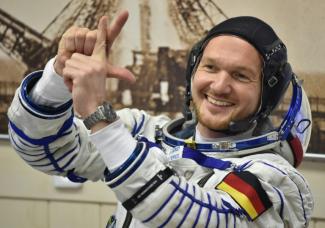 Vier Tage nach seiner Ankunft auf der Internationalen Raumstation ISS geht es Astro-Alex dort "fantastisch". Die Ankunft habe sich "wirklich so angefühlt, als ob ich hier nicht mal weg gewesen wäre", sagte er bei einer Pressekonferenz aus dem All.