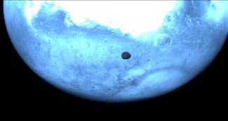 Die europäische Raumsonde Hera ist auf ihrer Asteroiden-Mission am Mars vorbeigeflogen. Die Raumsonde der Europäischen Weltraumorganisation (ESA) passierte am Mittwoch den Mars und seine Monde Phobos und Deimos, wie das Deutsche Zentrum für Luft- und Raumfahrt (DLR) mitteilte.