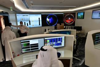 Die Vereinigten Arabischen Emirate haben die erste arabische Mars-Mission wegen schlechten Wetters verschoben.