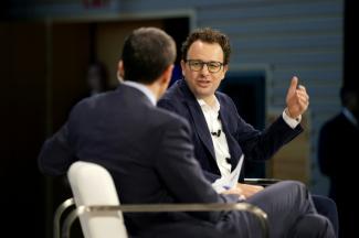 Kurz vor Ablaufen einer vom US-Verteidigungsministerium gesetzten Frist will der Chef des KI-Unternehmens Anthropic dem Pentagon weiterhin die uneingeschränkte militärische Nutzung seiner Technologie verweigern. Dies erklärte Anthropic-Chef Amodei. 