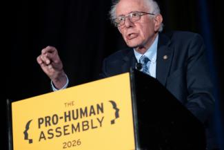 Der linksgerichtete US-Senator Bernie Sanders und der ultrarechte Scharfmacher und ehemalige Chefstratege von US-Präsident Donald Trump, Steve Bannon, haben vor Gefahren durch Künstliche Intelligenz (KI) und ihre Entwickler gewarnt.