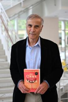 Le chercheur américain Robert Zubrin, président de la Mars Society, lors sur Sommet sur Mars et la Lune le 28 mai 2025 à Washington DC