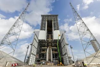 La rampe de lancement de la fusée Ariane 6 en construction à Kourou, au Centre spatial européen en Guyane, le 5 mars 2020
