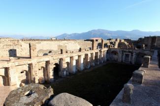 Ein neuer Fund widerlegt nach Angaben von Experten die bisherige Annahme, wonach die berühmte Römerstadt Pompeji bei einem Vulkanausbruch am 24. August des Jahres 79 vor Christus unterging.