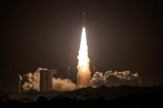 Die Trägerrakete Vega-C hat in der Nacht zu Dienstag erfolgreich einen Satelliten ins All gebracht, der den Sonnenwind erforschen soll. Die Trägerrakete hob um 00.52 Uhr Ortszeit (3.52 Uhr GMT) am Weltraumbahnhof Kourou in Französisch-Guayana ab.