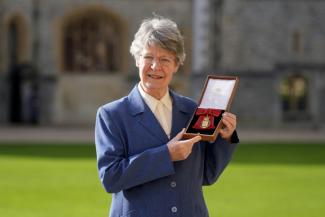 L'astrophysicienne britannique Jocelyn Bell Burnell nommée membre de l’ordre du Mérite de Saint-Michel et Saint-Georges (CMG), au château de Windsor, le 17 février 2026