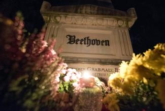La tombe du compositeur allemand Ludwig van Beethoven au cimetière central de Vienne, le 31 octobre 2016