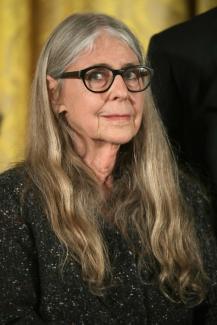 Margaret Hamilton, mathématicienne de la NASA et pionnière du logiciel informatique, écoute l'hommage qui lui est rendu avant de recevoir la Médaille présidentielle de la Liberté à la Maison Blanche, à Washington, le 22 novembre 2016