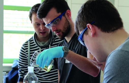 Scienteens Lab Das Scienteens Lab bietet Labor-Kurse zu naturwissenschaftlichen und ...